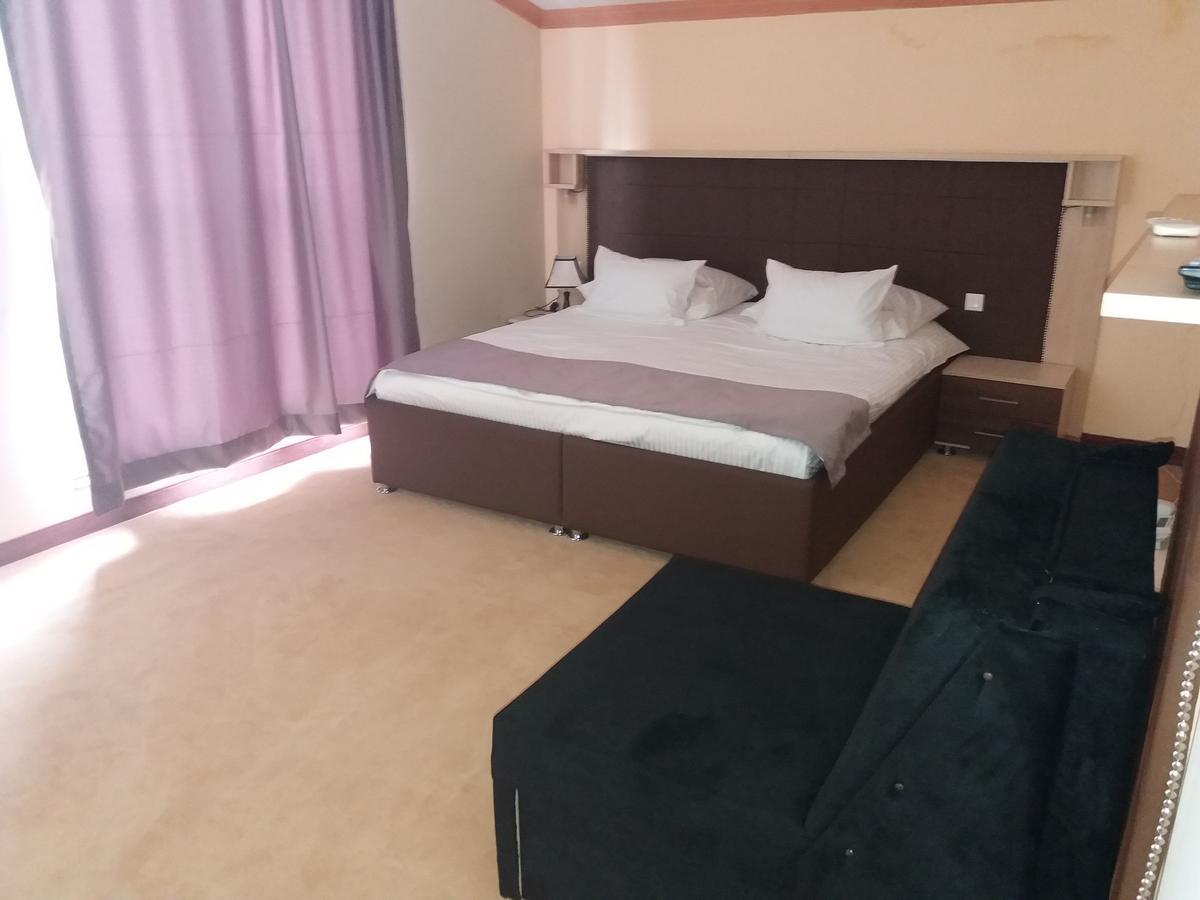 Hotel & Restaurant Great Wall - Airport Сараєво Екстер'єр фото