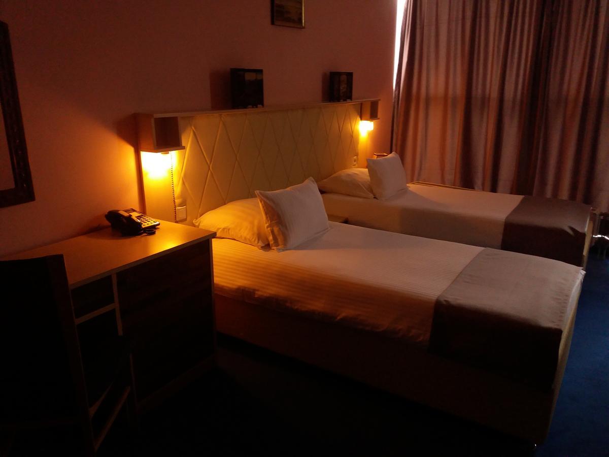 Hotel & Restaurant Great Wall - Airport Сараєво Екстер'єр фото