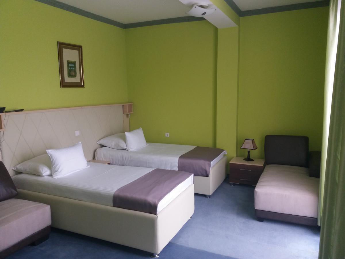 Hotel & Restaurant Great Wall - Airport Сараєво Екстер'єр фото